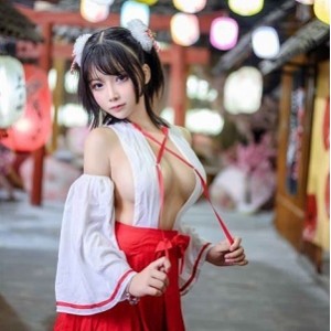 COSER,抱走莫子,高贵的巨熊御姐,第二期